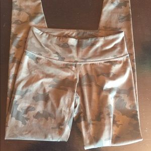 Size 6 cameo green lululemon ankle leggings